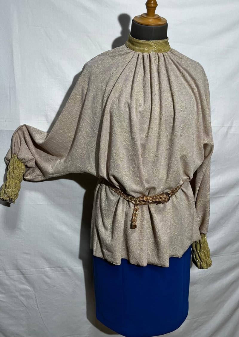 Blusa dorada