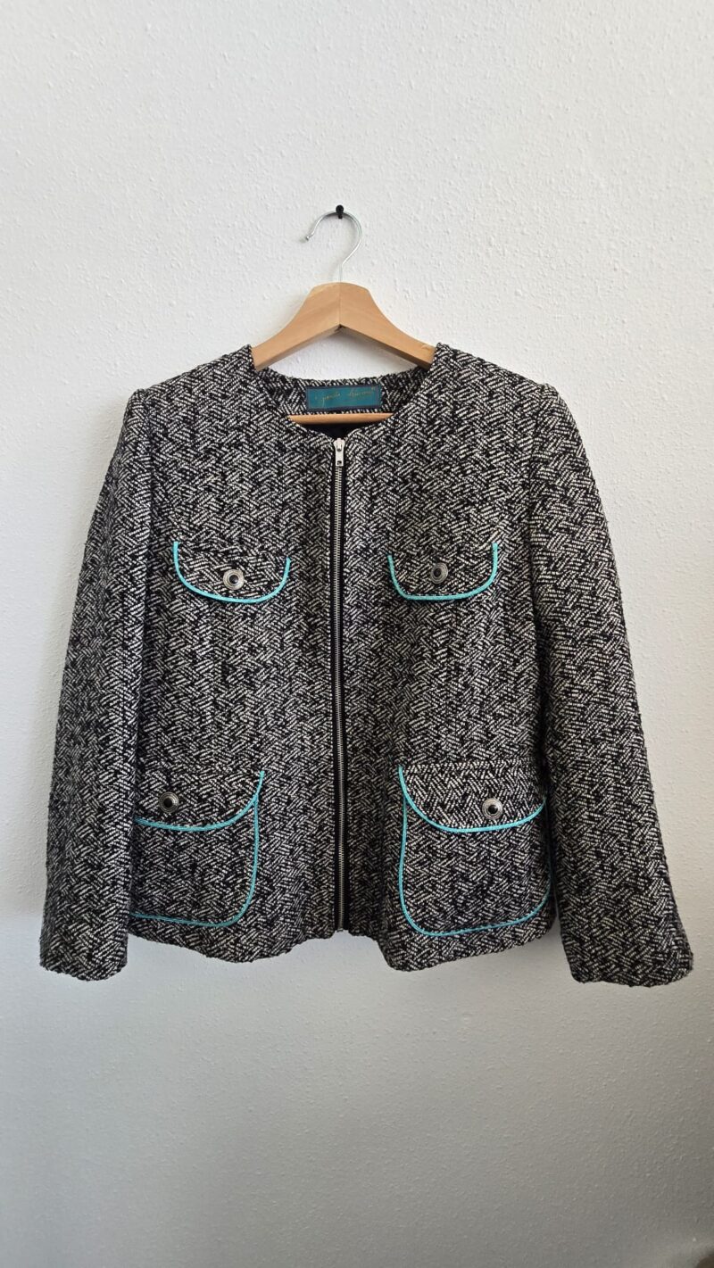 Chaqueta tipo channel con bolsillos