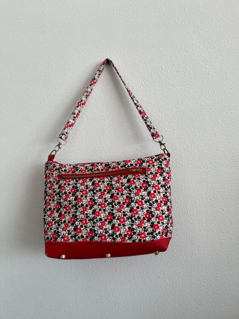 Bolso con forro interior y doble bolsillo exterior con cremalleras